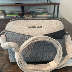 Michael Kors MD Dome Signature Crossbody Bag in multi color navy, lit blue &wht